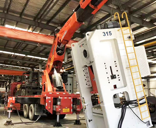 黑水附近随车吊出租，轻松解决运输难题